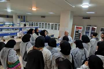 بازدید کمیته ارتباط با صنعت دانشکده داروسازی از شرکت کاسپین تامین